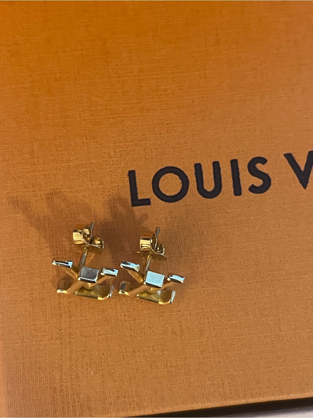 Louis Vuitton LV Earrings - Picture 3 of 7